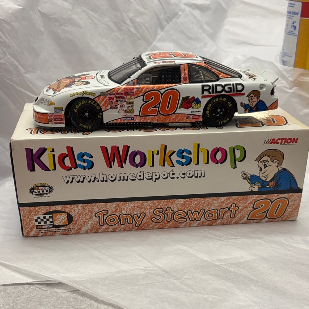 1:24 Tony Stewart #20 Kids Workshop Die-Cast Stock Car
